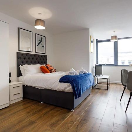 Charming Studio Apartment In Central Ливърпул Екстериор снимка