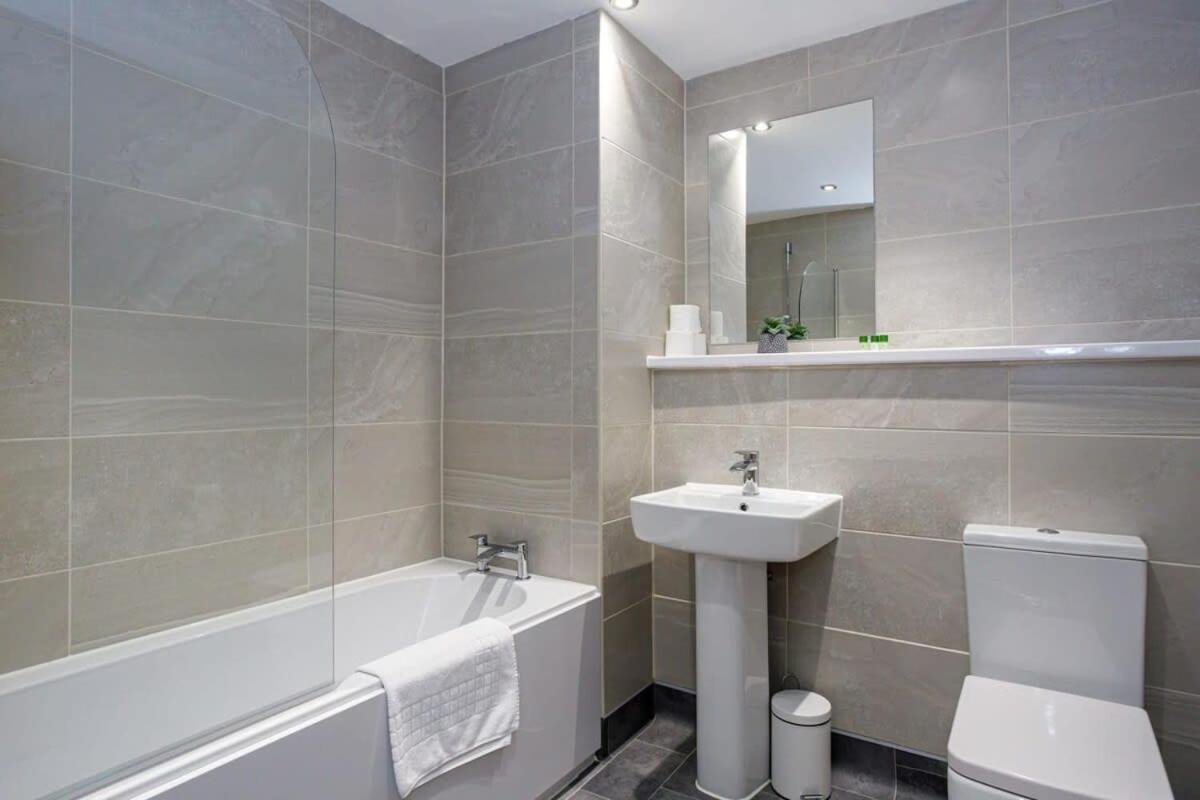 Charming Studio Apartment In Central Ливърпул Екстериор снимка