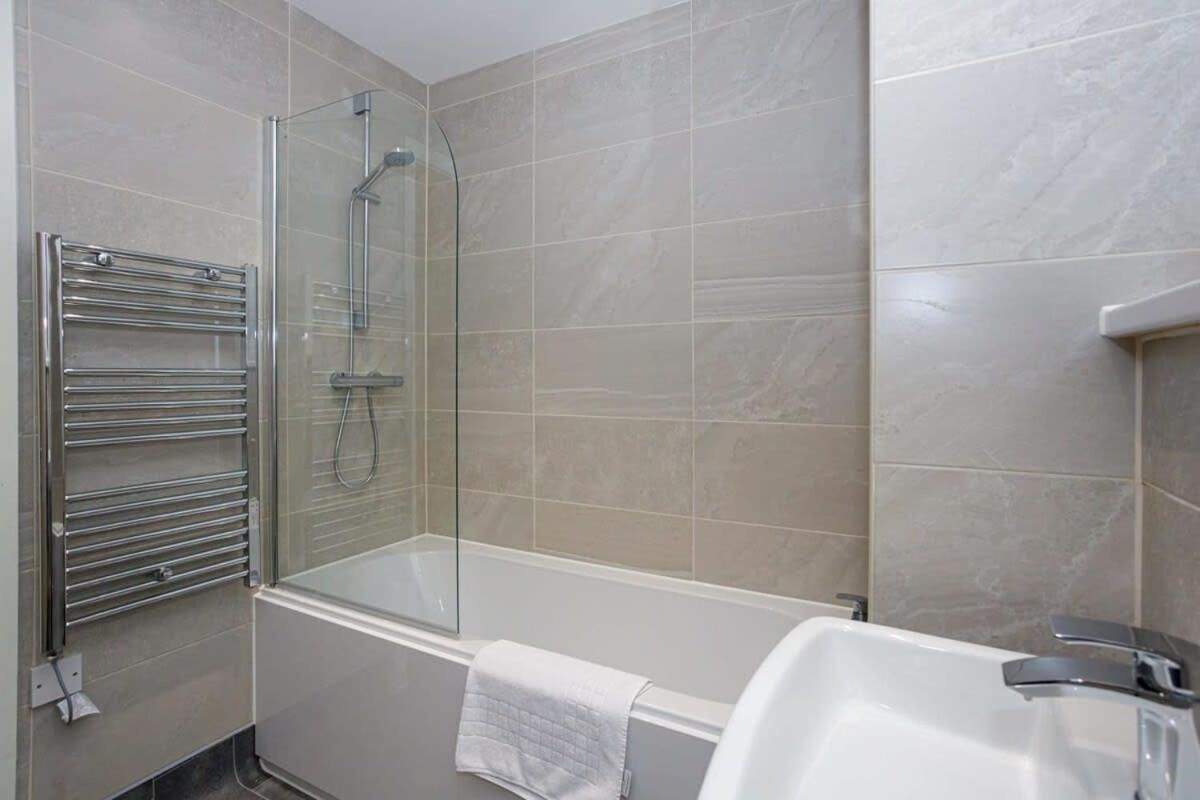 Charming Studio Apartment In Central Ливърпул Екстериор снимка