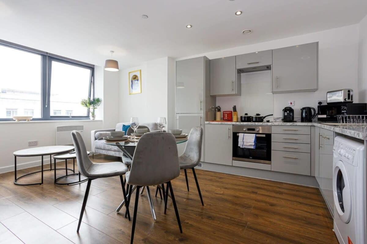 Charming Studio Apartment In Central Ливърпул Екстериор снимка